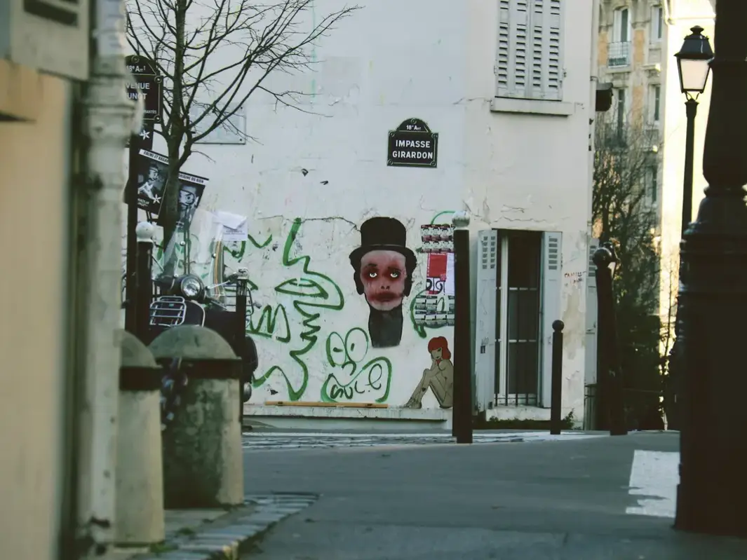La rue Oberkampf et les façades du quartier