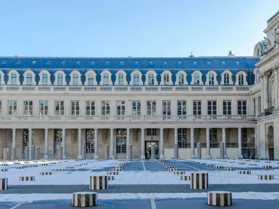 La cour d'honneur du Palais-Royal et les colonnes de Buren