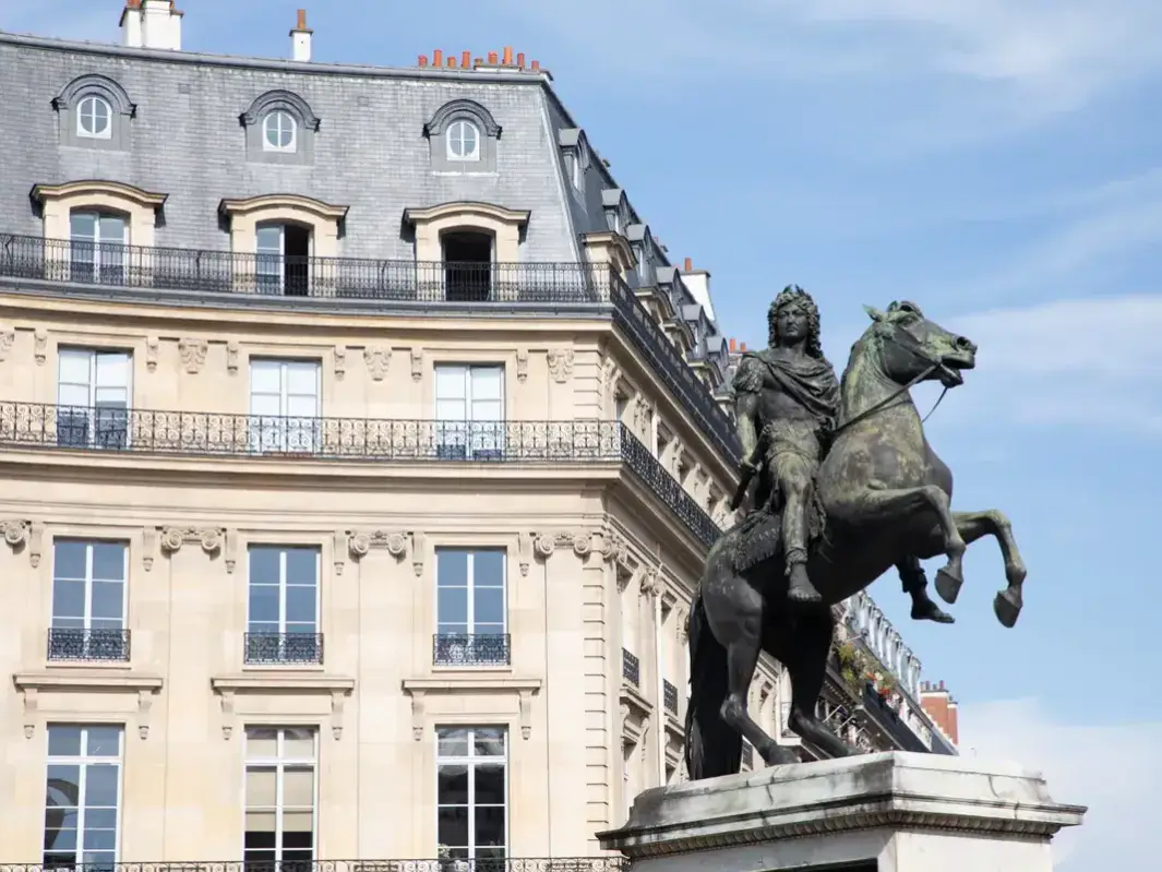 A place des Victoires e a sua estátua equestre de Luís XIV