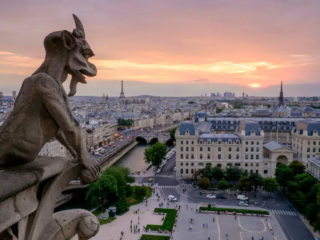 The Île Saint-Louis and its riverfront façades