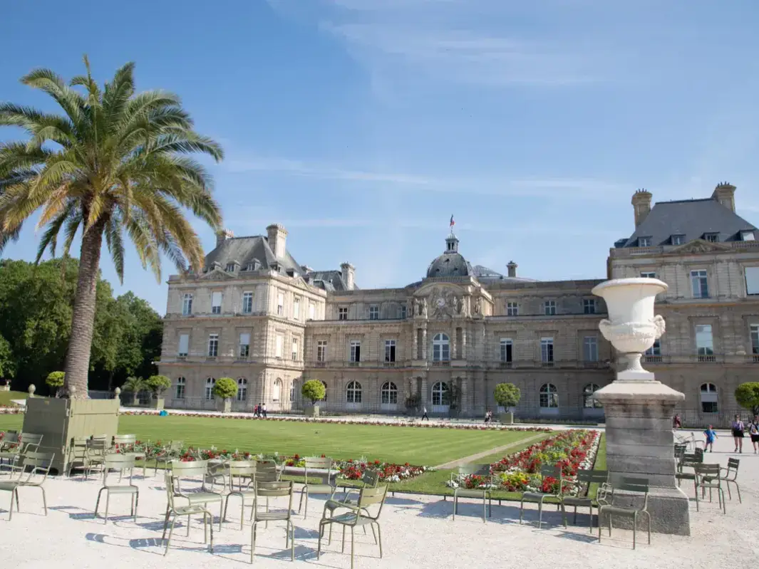 Le jardin du Luxembourg et son palais au fond
