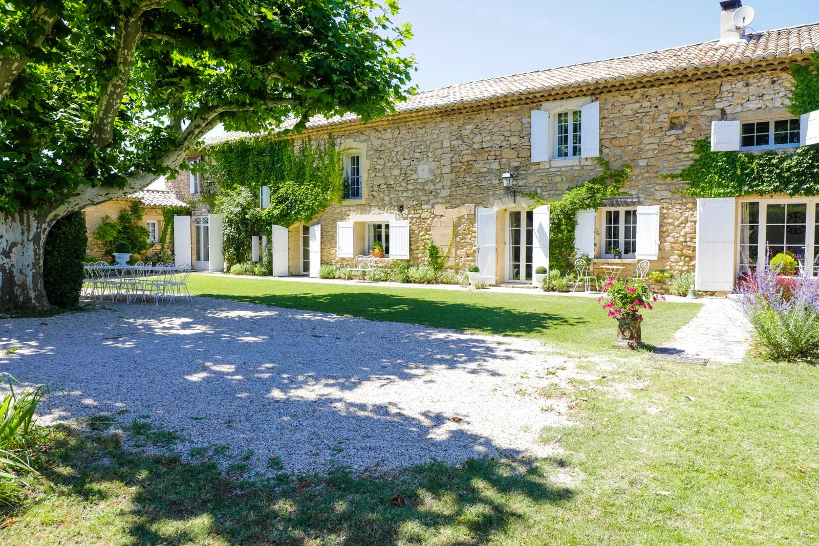 Un mas provençal et son jardin près d'Aix-en-Provence