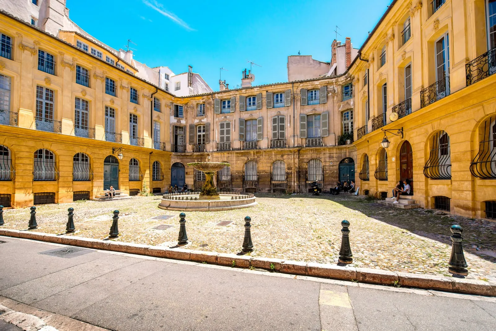 La place d'Albertas et sa fontaine à Aix-en-Provence