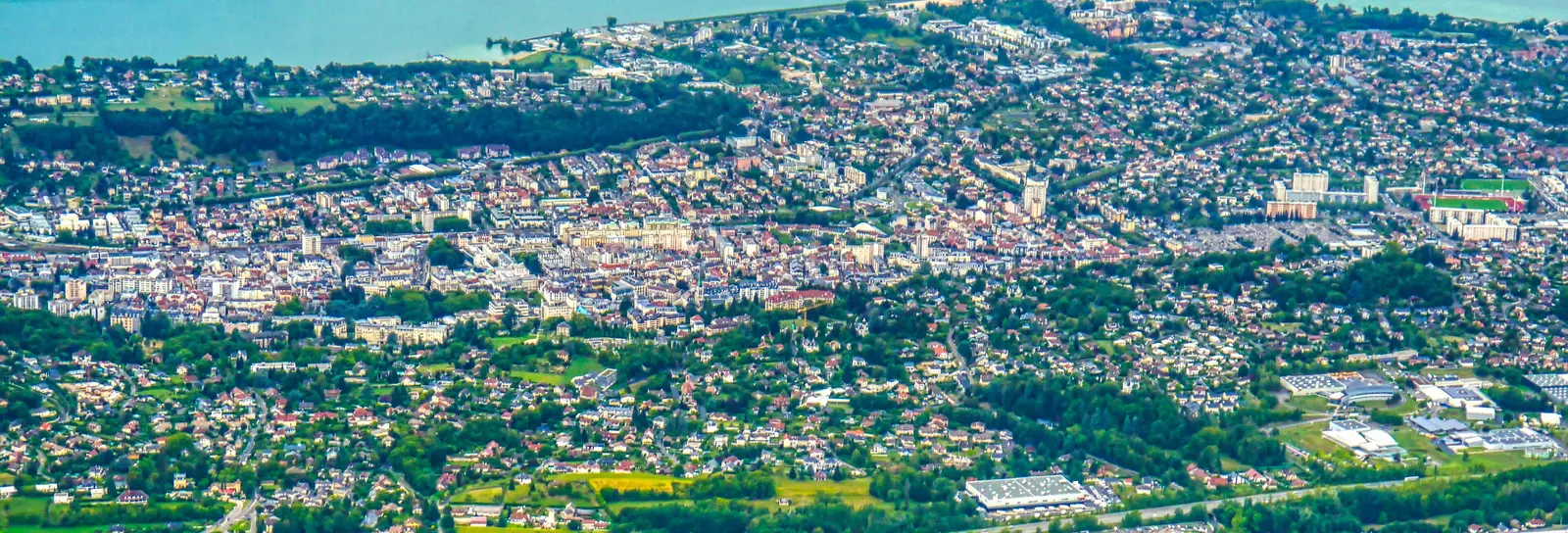 Aix-les-Bains e o lago do Bourget vistos do Mont Revard