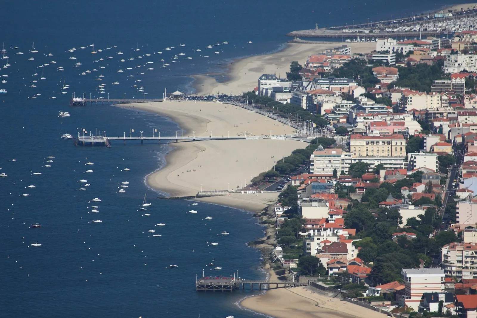 The Arcachon seafront, its piers and its beaches seen from the air
