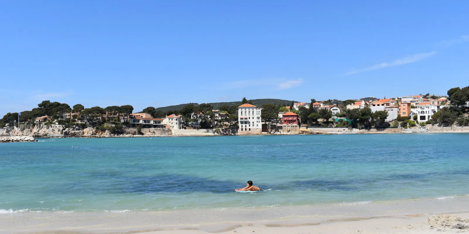 The Renécros cove in Bandol, its beach and villas under the pines