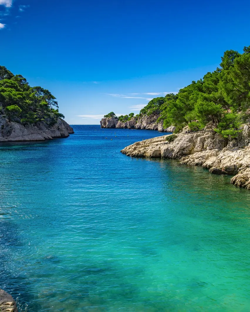 The En-Vau calanque, its white cliffs and turquoise water