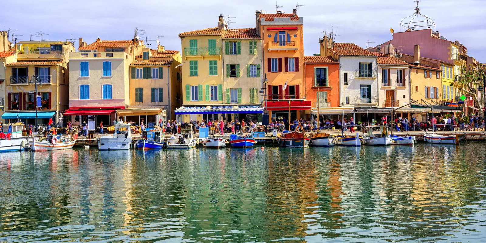 The port of Cassis, its colourful façades and its boats