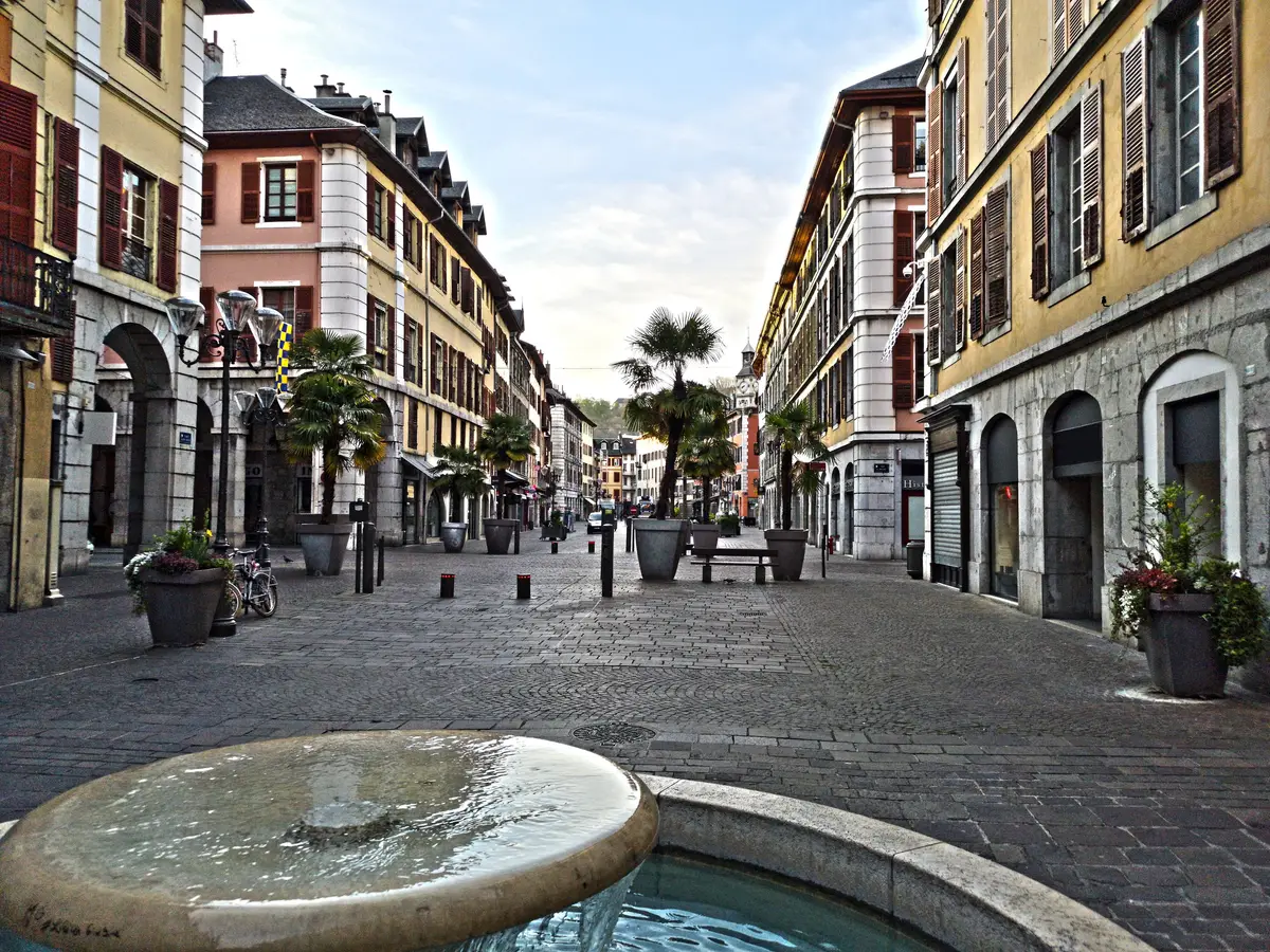 Place Saint-Léger in the old centre of Chambéry, its fountain, its potted palms and its colourful façades with painted shutters