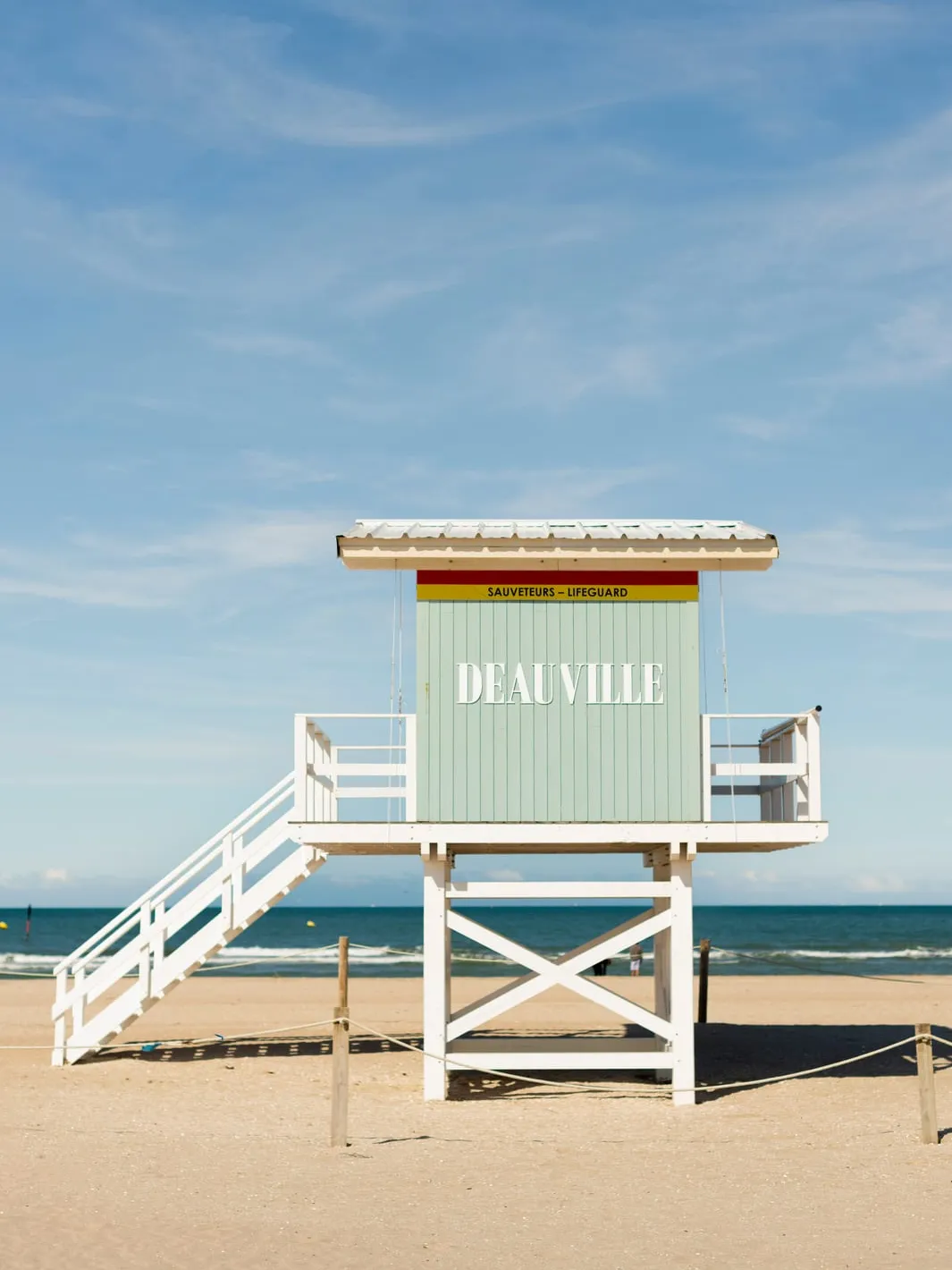 O posto de nadadores-salvadores da praia, com o nome de Deauville