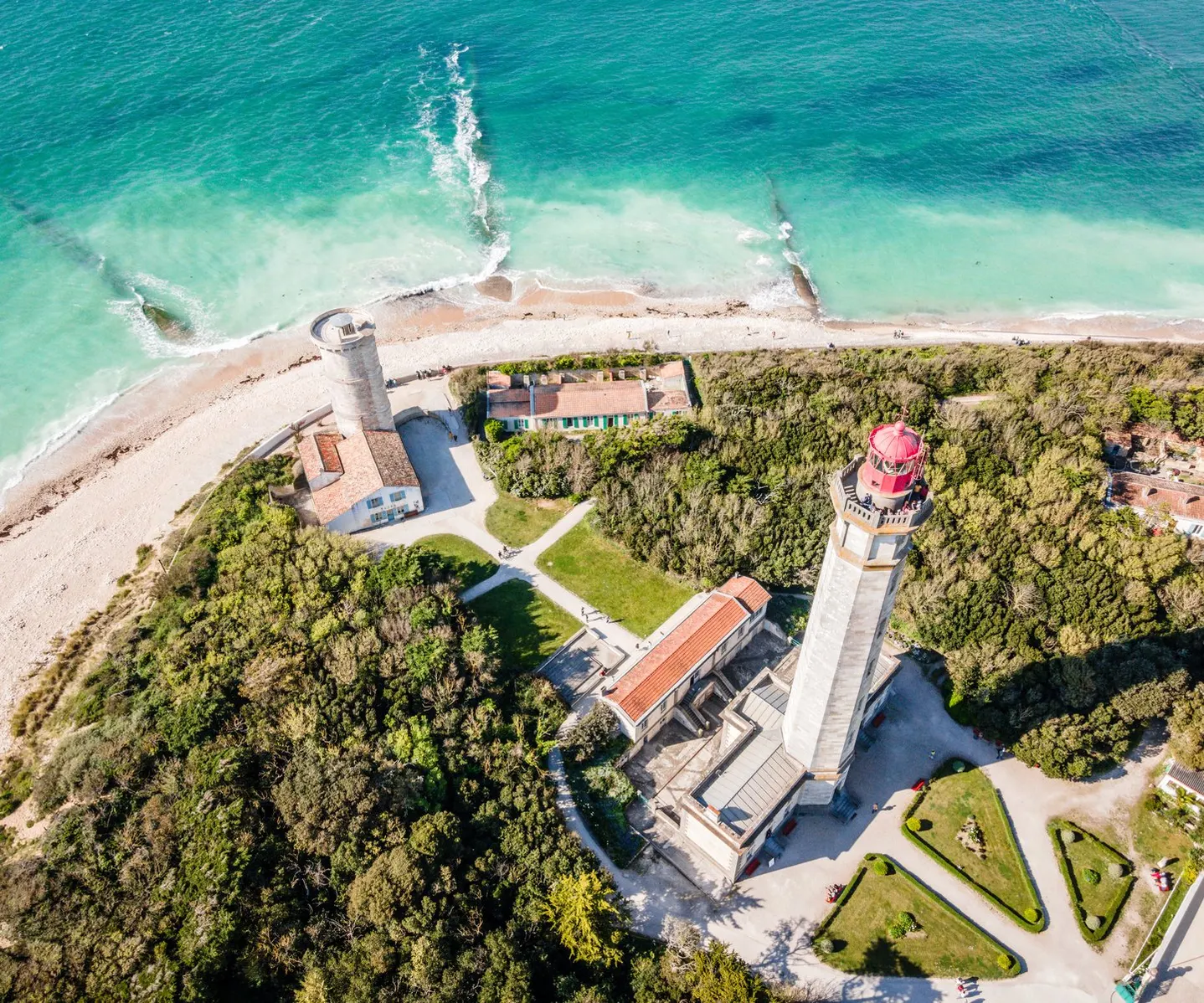 O farol des Baleines e a costa da ilha de Ré, vistos do céu