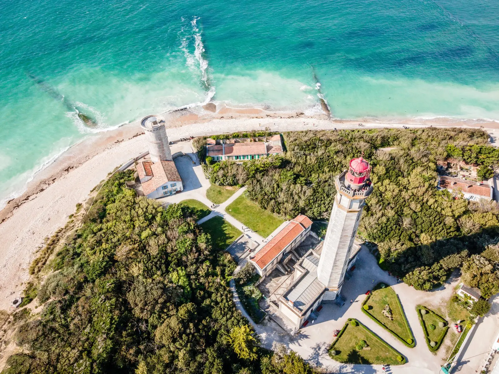 Le phare des Baleines et la côte de l'île de Ré, vus du ciel
