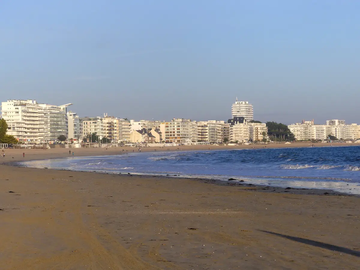 The bay and beach of La Baule late in the day