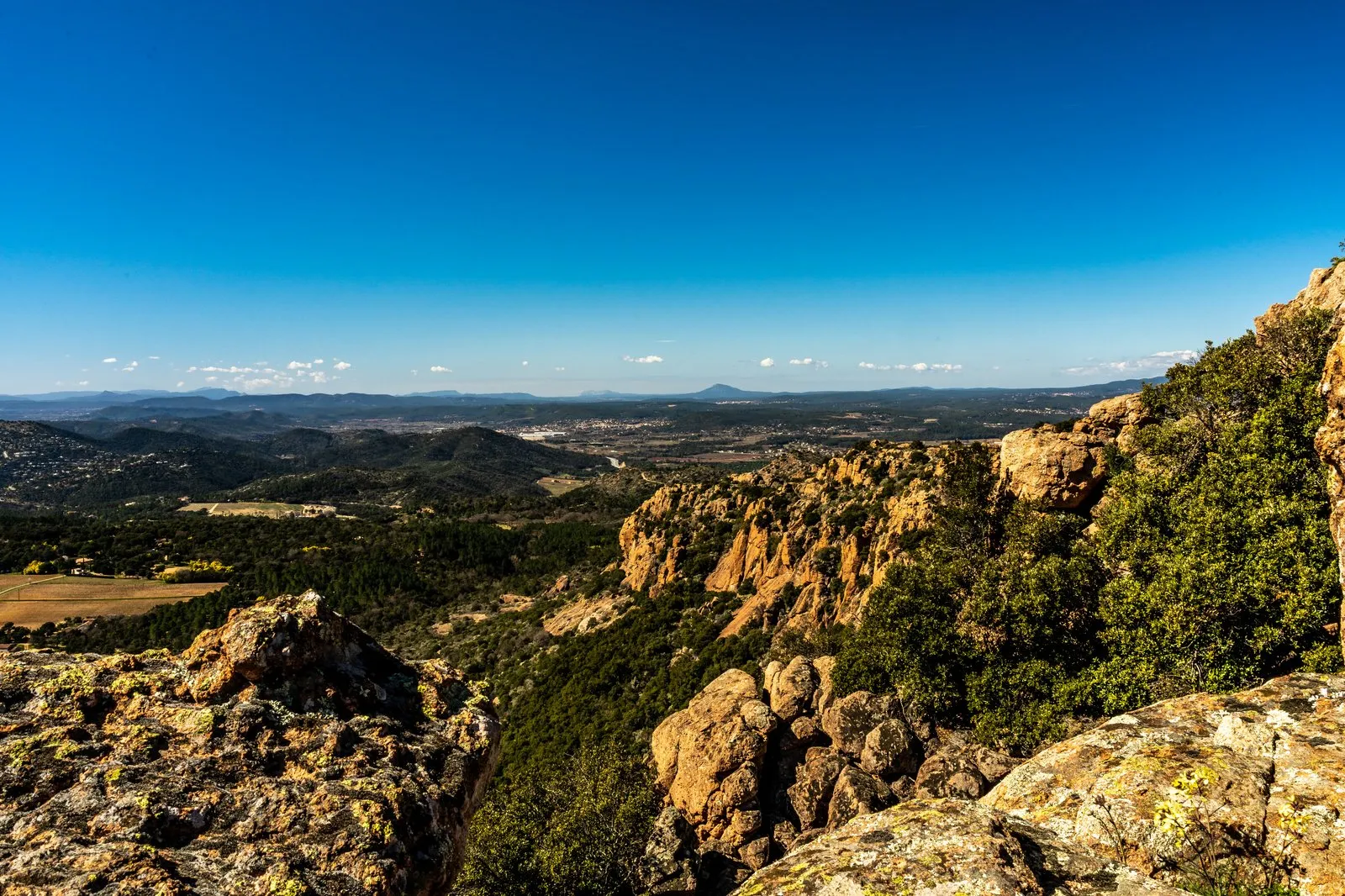The Rocher de Roquebrune, its red rocks and the plain below