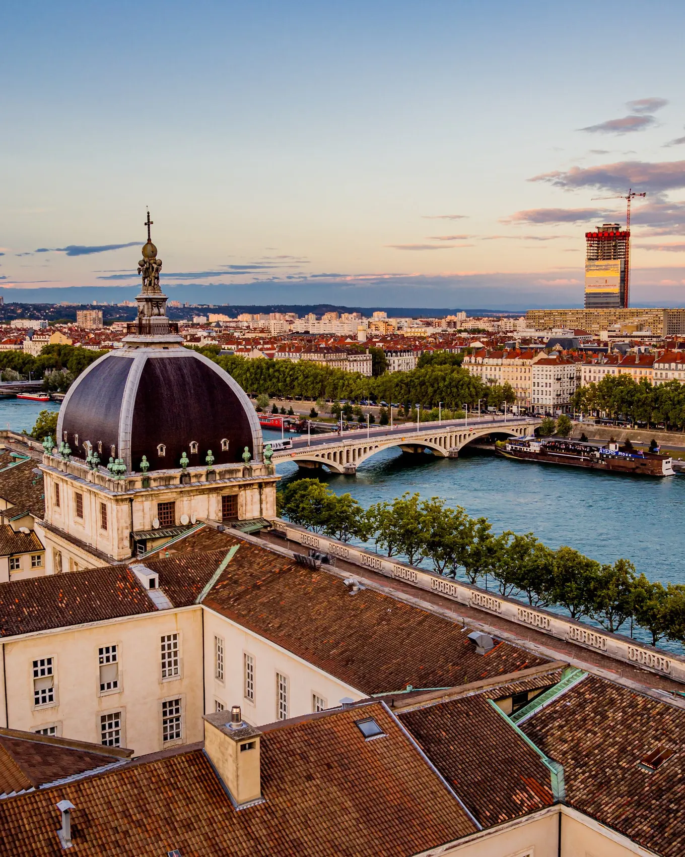 The dome of the Grand Hôtel-Dieu on the Presqu’île, the Rhône and the Part-Dieu towers at sunset