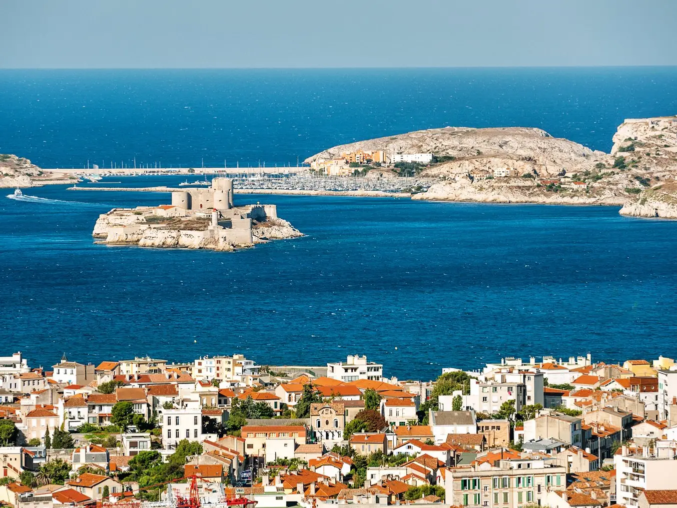 O Château d’If e as ilhas do Frioul diante de Marseille