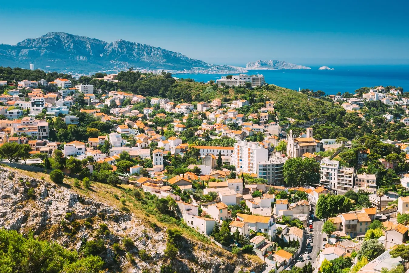 The rooftops and villas of the hills of southern Marseille, the Marseilleveyre massif and the Île Maïre in the distance