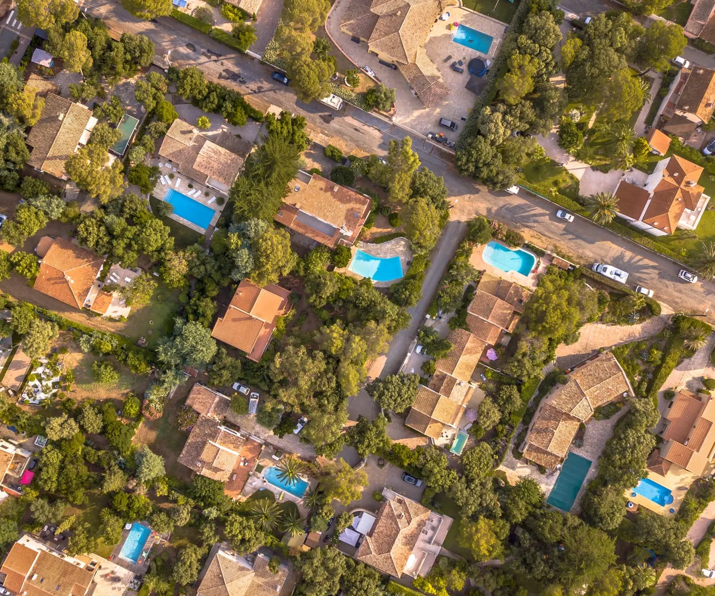 Villas with tiled roofs and swimming pools in the south of Marseille