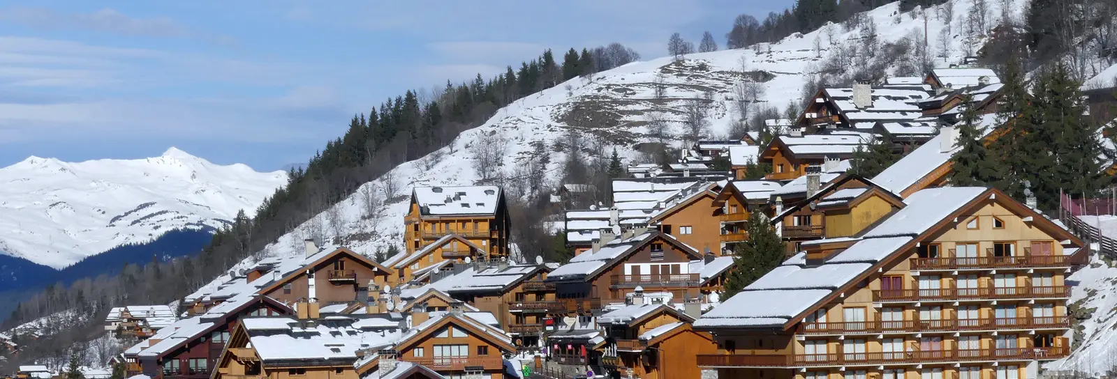 Les chalets de Méribel-Centre sous la neige, au cœur des Trois Vallées