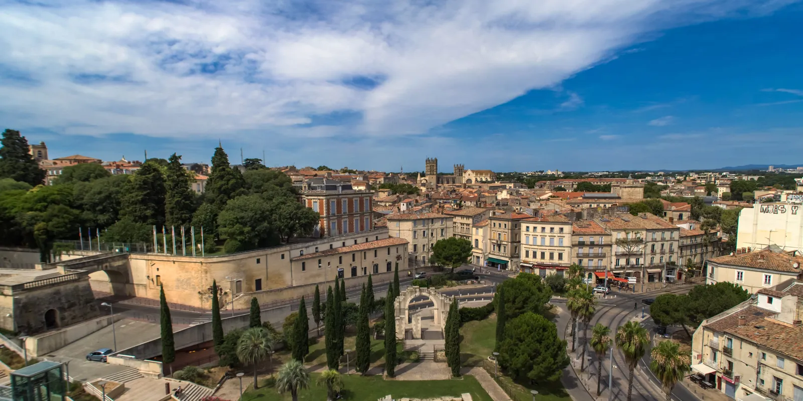 Les jardins et les toits du centre ancien, vus d’en haut