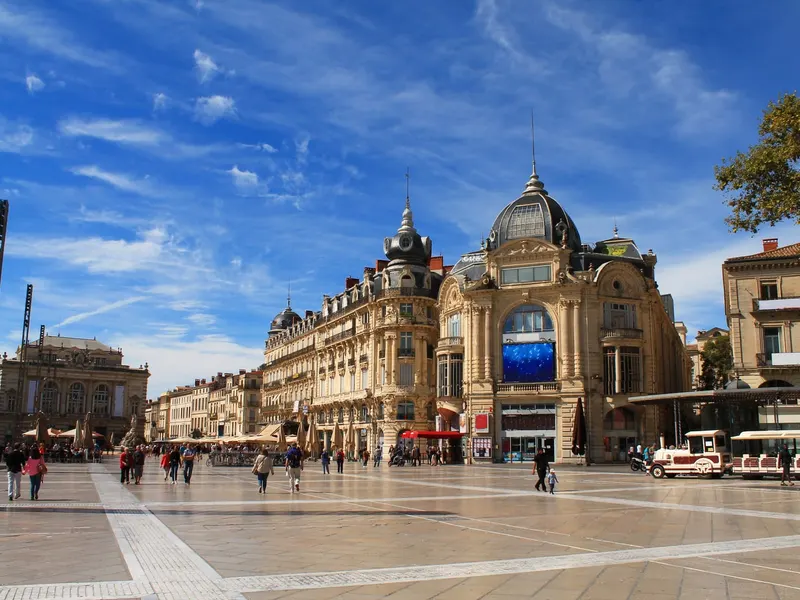 La place de la Comédie et l’opéra