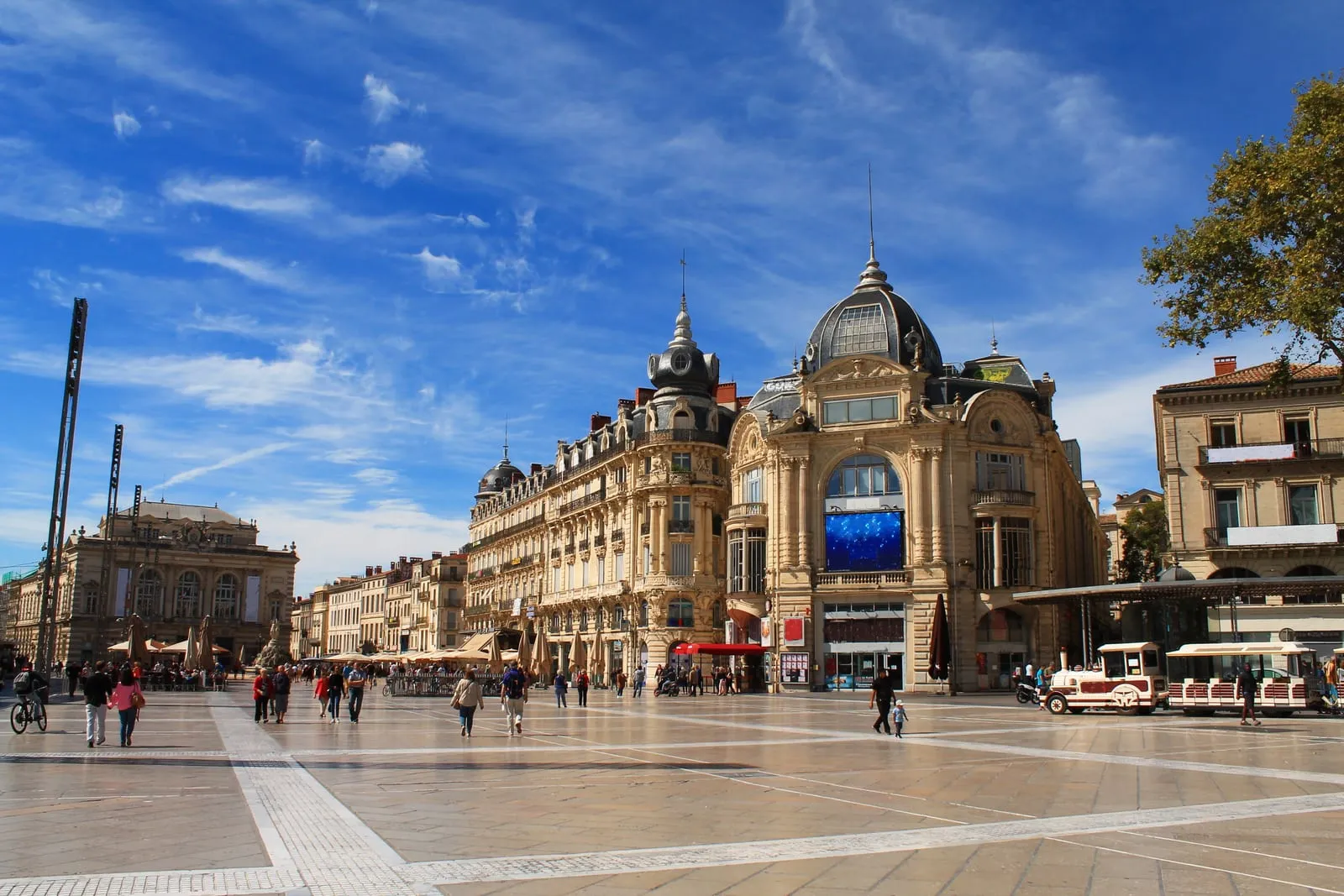 Place de la Comédie and the opera house