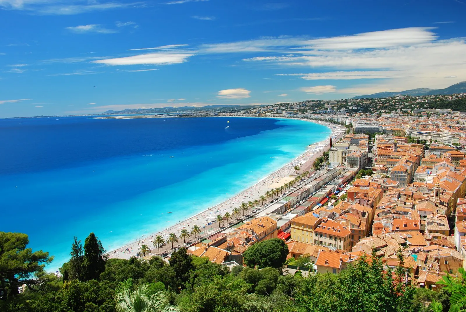 A Baie des Anges e a Promenade des Anglais vistas da colina do castelo