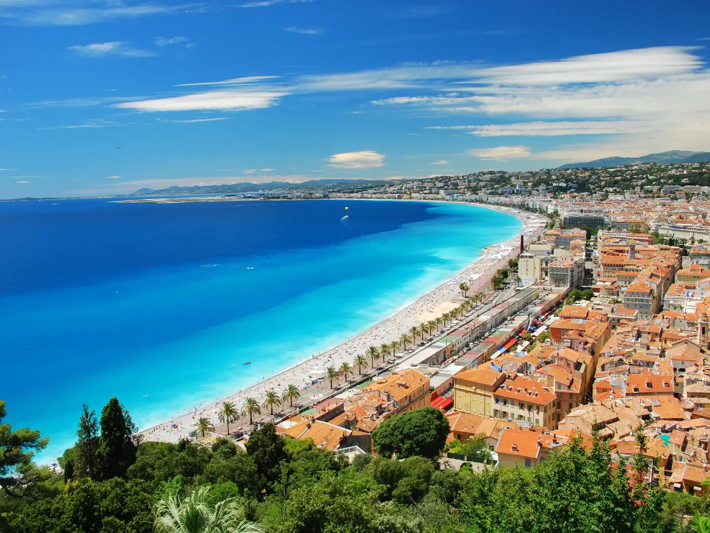 A Baie des Anges e a Promenade des Anglais vistas da colina do castelo