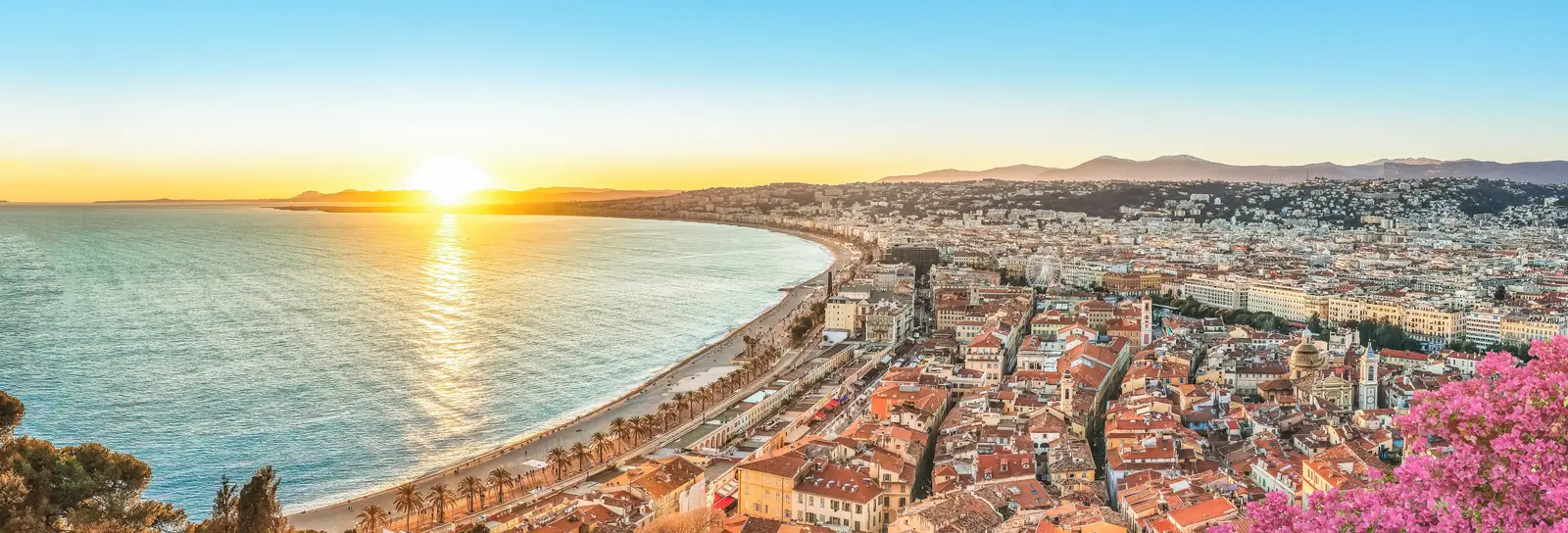 A Baie des Anges em Nice ao pôr do sol