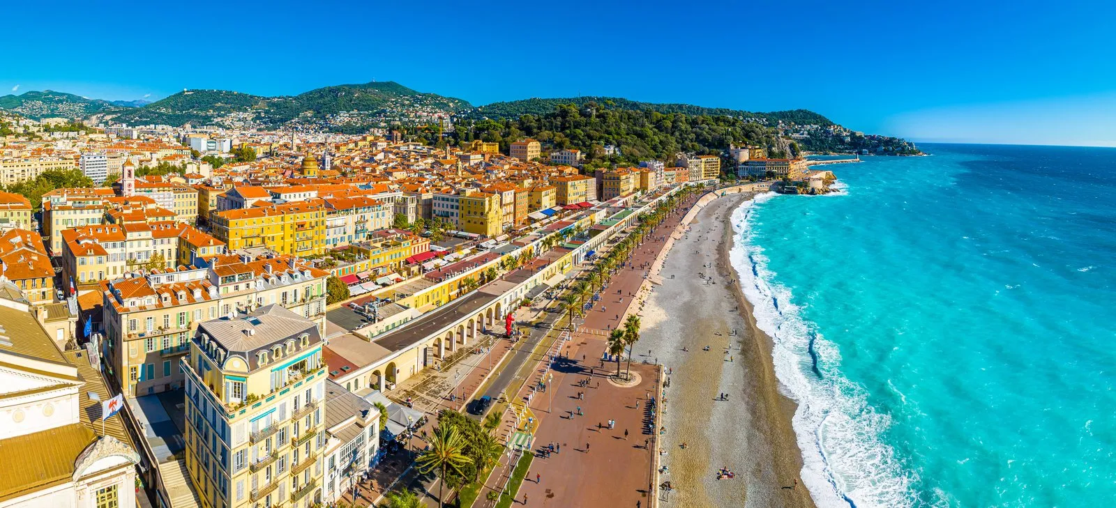 O Vieux-Nice, o Quai des États-Unis e a Baie des Anges, vistos do céu
