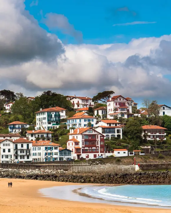 The beach of Saint-Jean-de-Luz and the Basque villas on the hill
