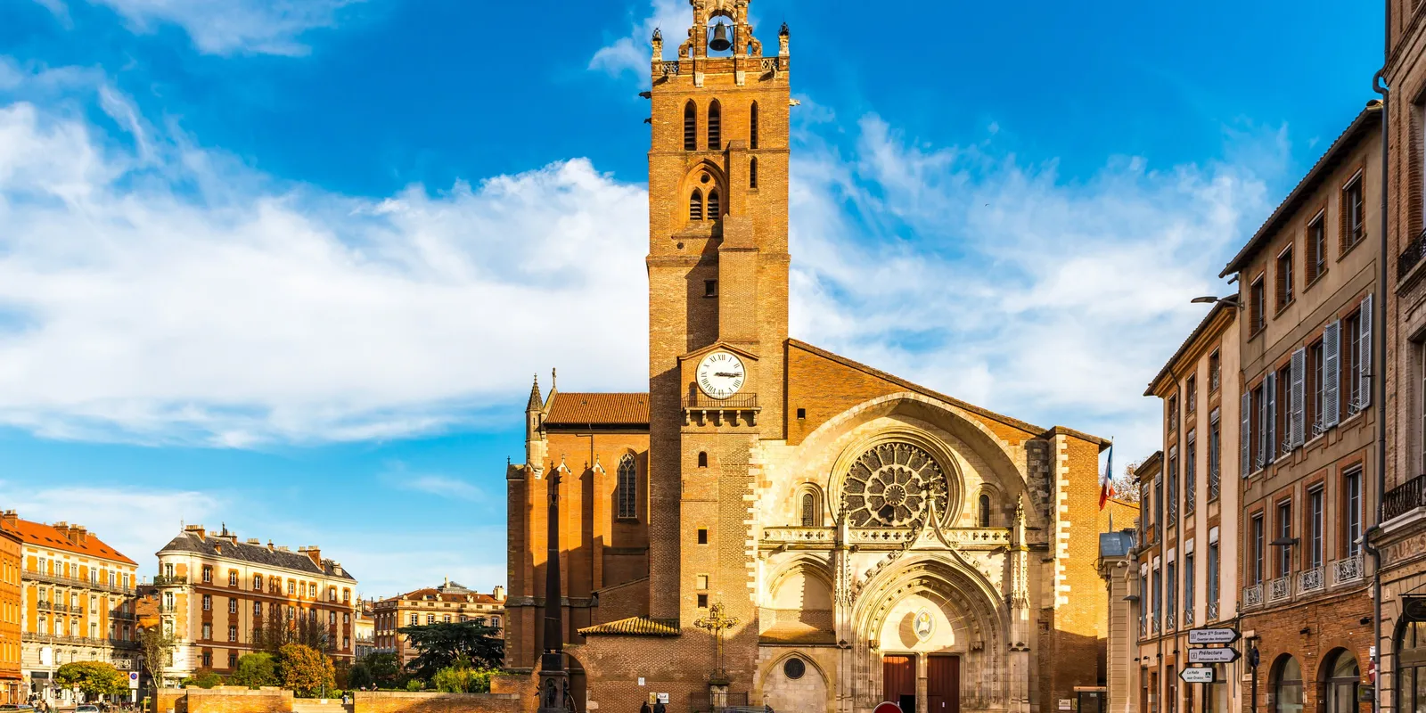 Toulouse’s Saint-Étienne cathedral, its brick bell tower and rose window, on place Saint-Étienne