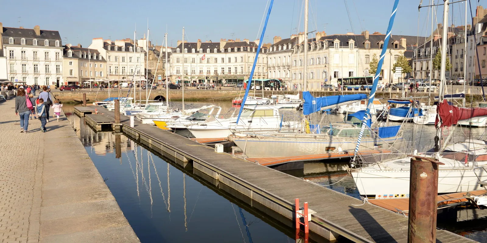 The harbour of Vannes, its pontoons and the curving façades of Place Gambetta