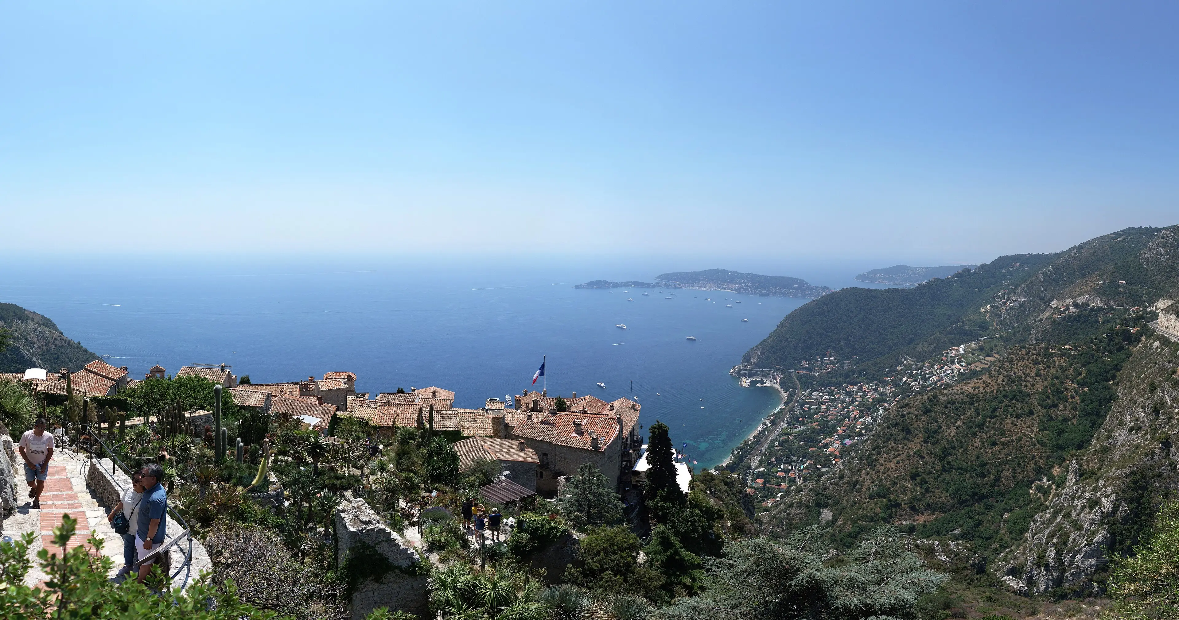 Le village perché d’Èze et son jardin exotique dominant la Méditerranée