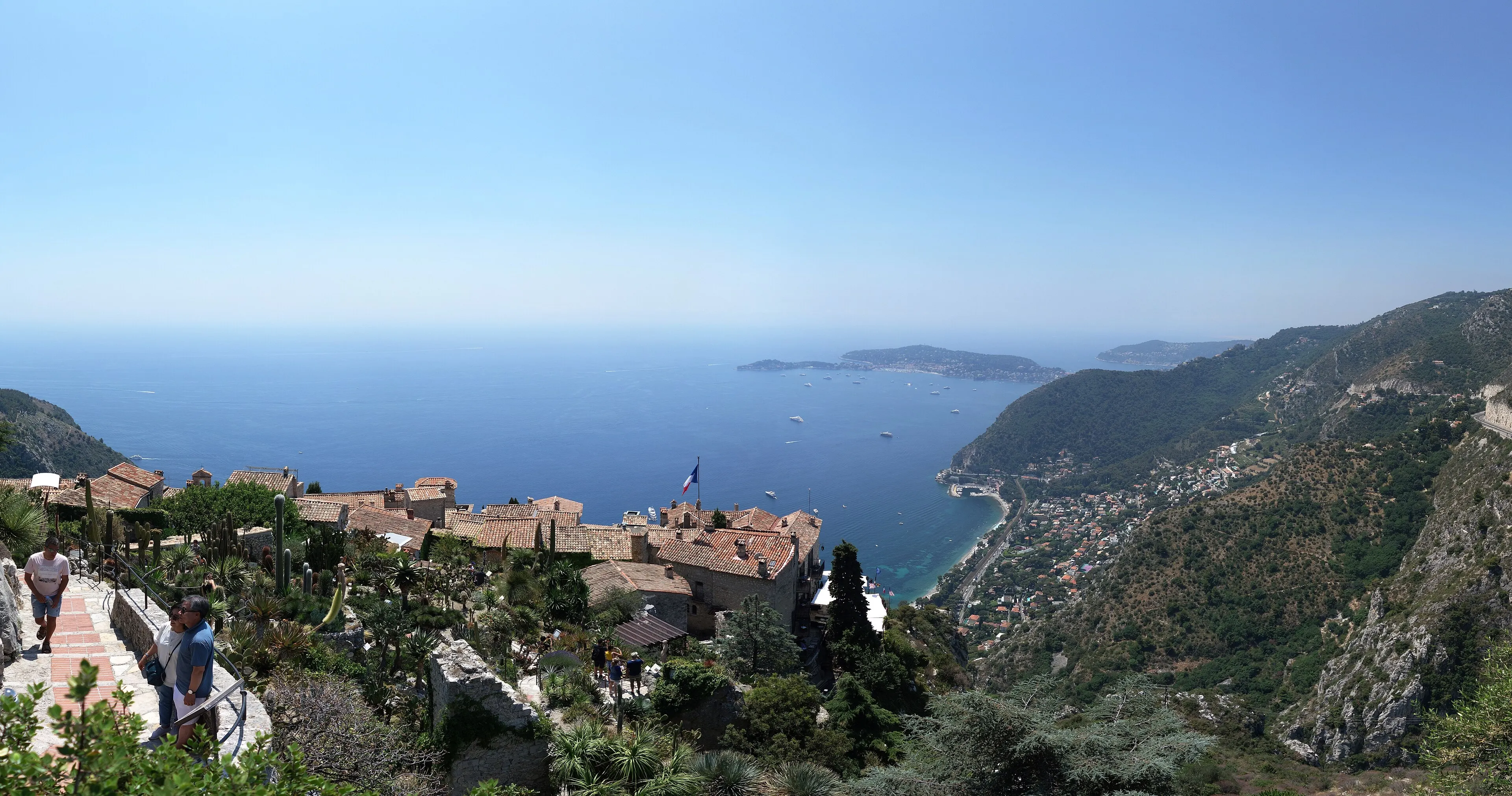 The hilltop village of Èze and its exotic garden above the Mediterranean