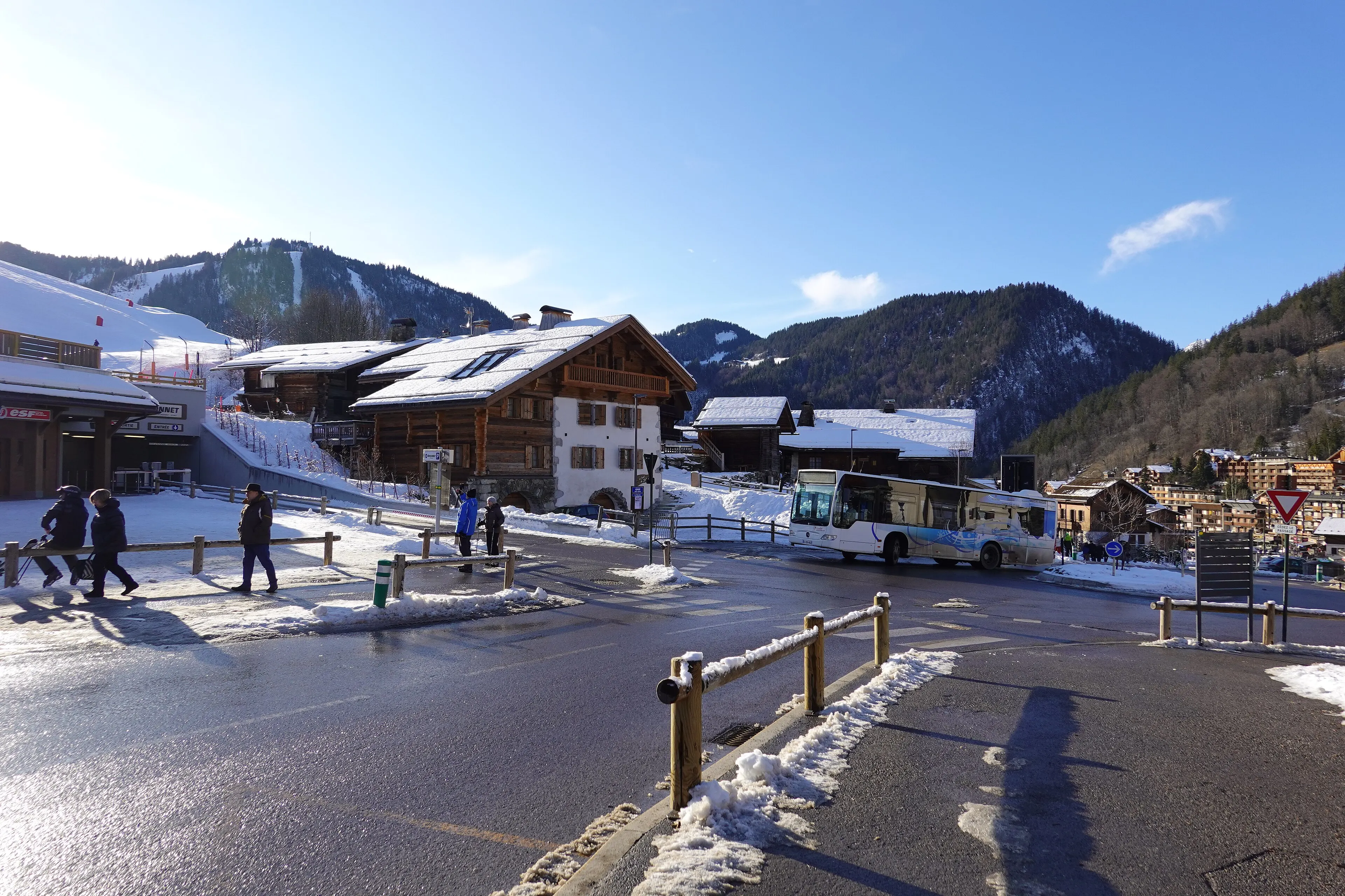 The village of La Clusaz and the Bossonnet hamlet, in the Aravis range