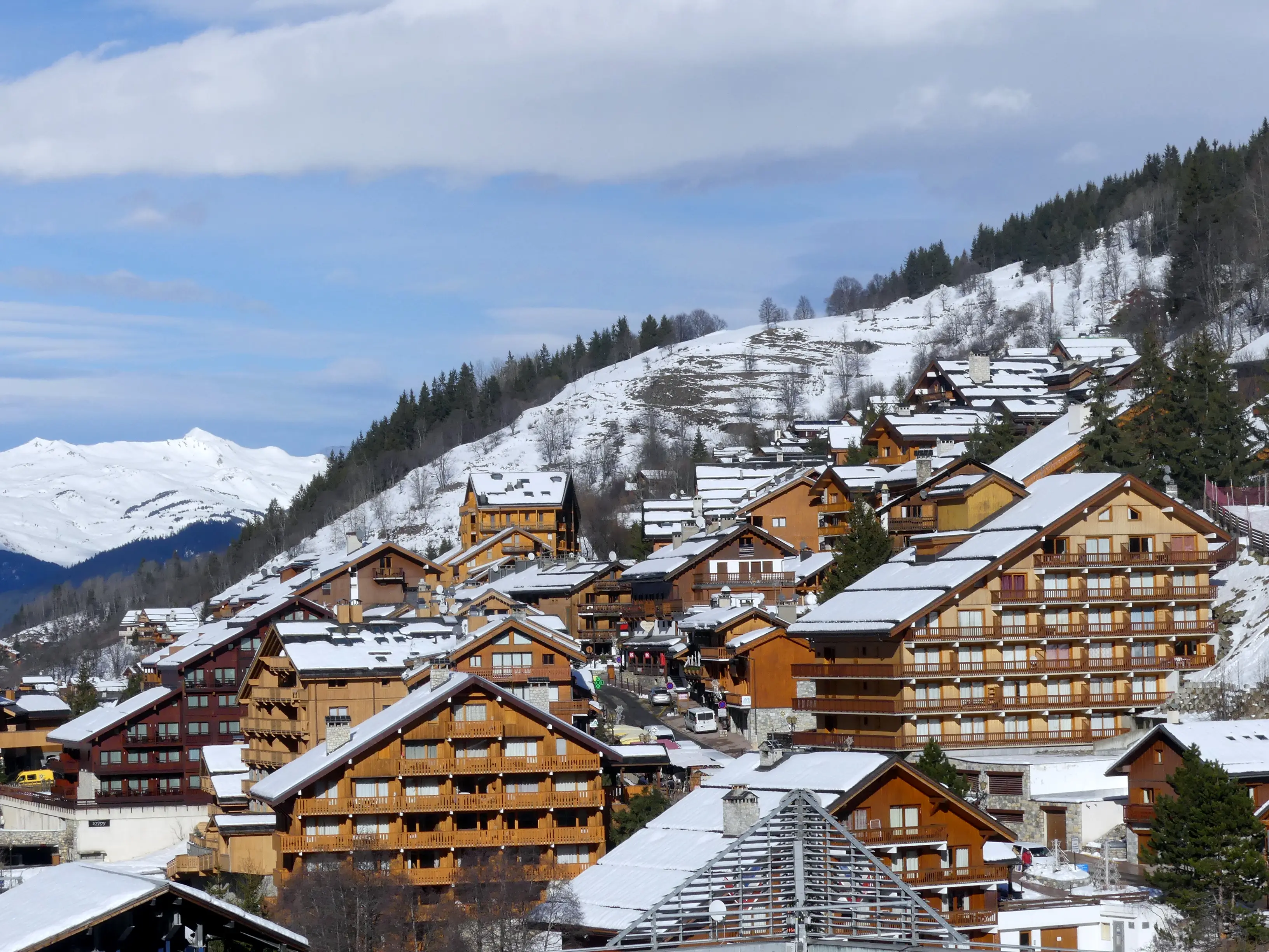 The chalets of Méribel-Centre under snow, in the heart of the Three Valleys