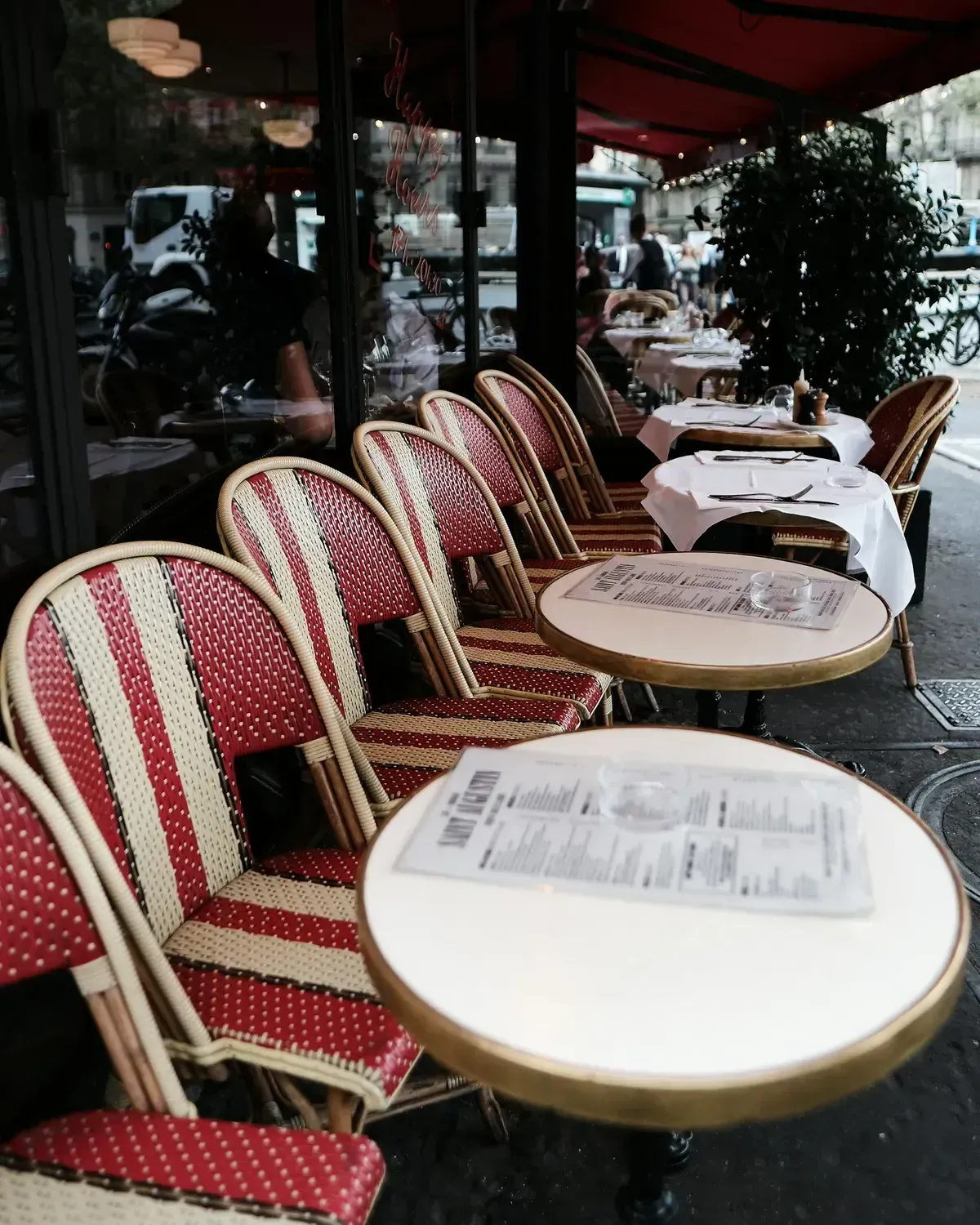 Café parisien à Saint-Germain-des-Prés