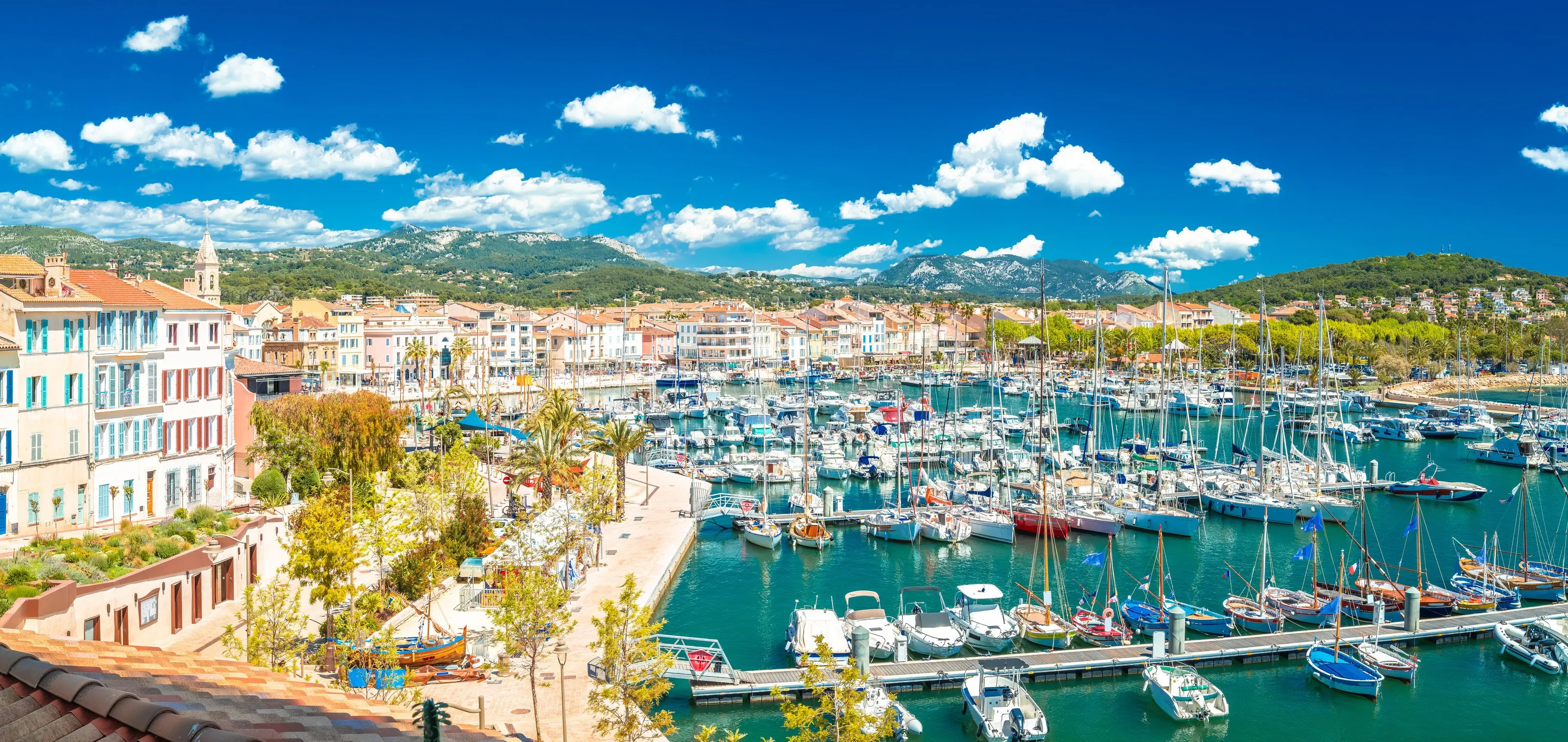 Le port de Sanary-sur-Mer et ses pointus