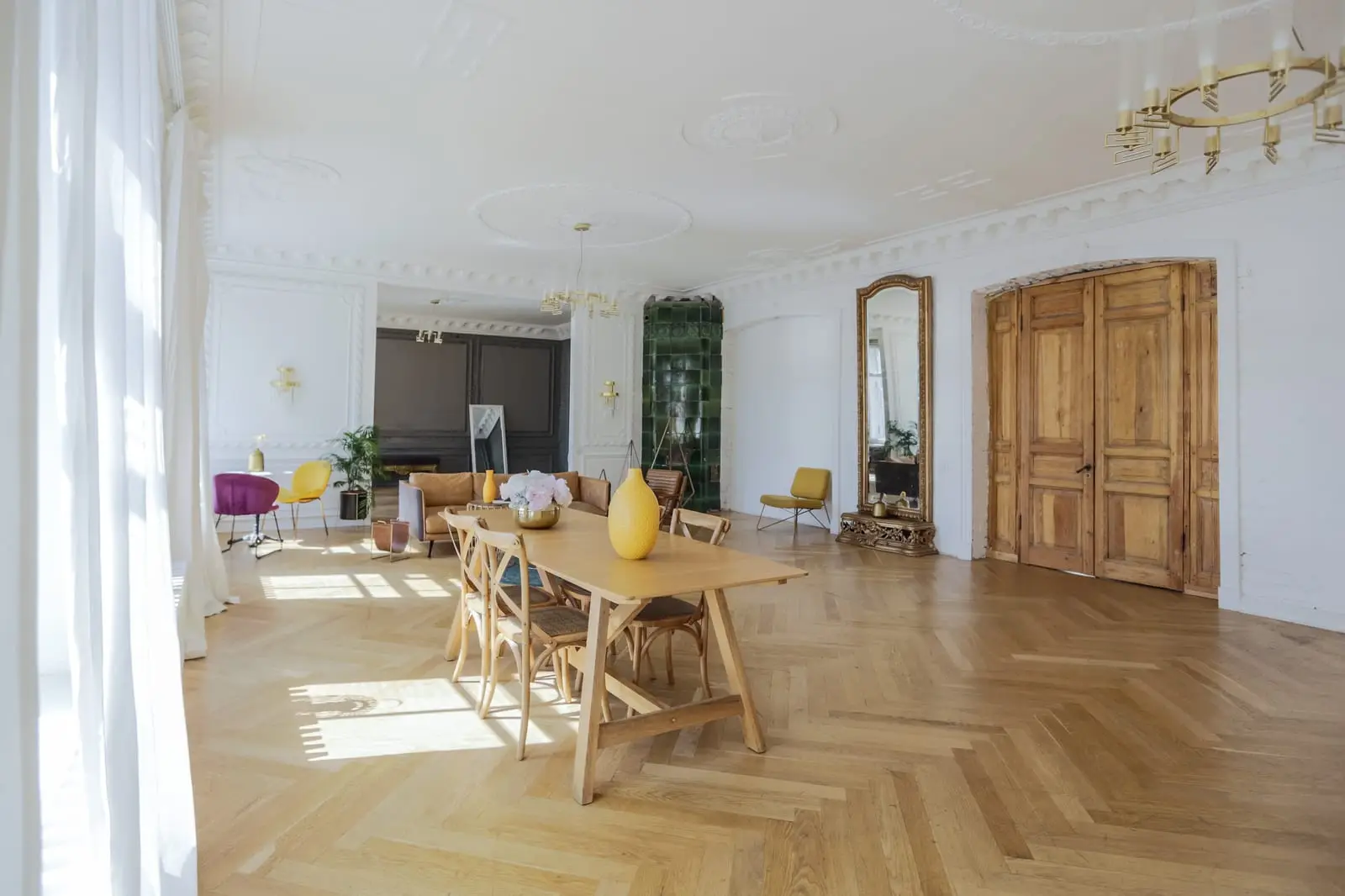 Un grand appartement lumineux, parquet en point de Hongrie